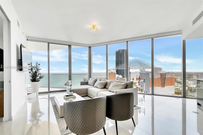 18975 Collins Ave, Unit 3304 in Sunny Isles Beach, FL - Foto de edificio - Building Photo