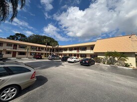 4273 Oak Terrace Dr in Greenacres, FL - Building Photo