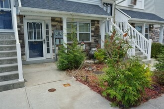 102 Cove Ct in Bronx, NY - Building Photo - Building Photo