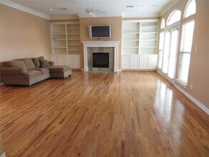 5908 Center St in Houston, TX - Foto de edificio - Building Photo