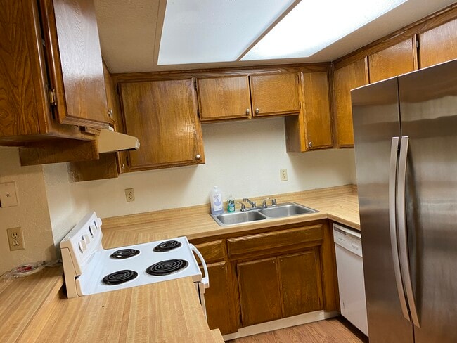 5100 Dunsmuir Rd, Unit 9 in Bakersfield, CA - Building Photo - Building Photo