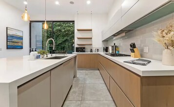 742 N Cherokee Ave in Los Angeles, CA - Building Photo - Building Photo