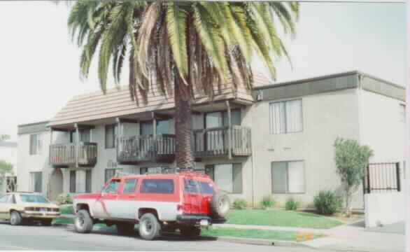 1106 Locust Ave in Long Beach, CA - Foto de edificio - Building Photo