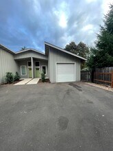 1913 River St in Lebanon, OR - Building Photo - Building Photo
