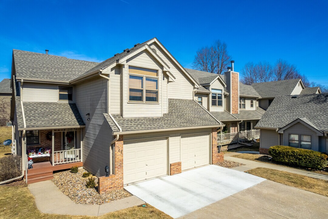 West Cove Townhomes in West Des Moines, IA - Building Photo