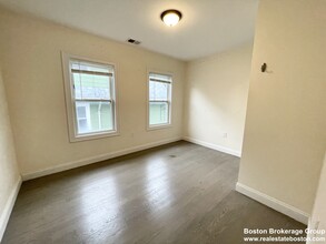 21 Iroquois St, Unit 2 in Boston, MA - Building Photo - Building Photo