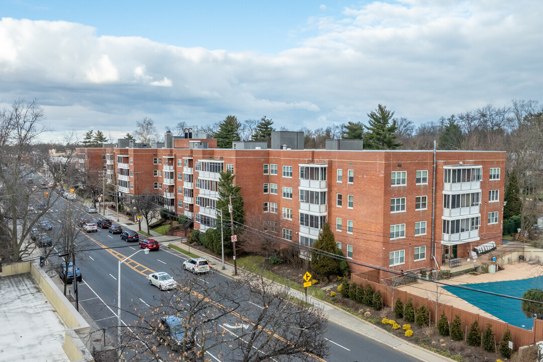 Kensington Gates in Great Neck, NY - Foto de edificio