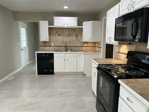 708 Spruce St in Nixa, MO - Building Photo - Building Photo