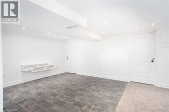 2162 Mt Forest Dr in Burlington, ON - Building Photo - Building Photo