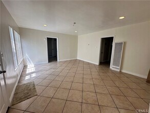 10516 Clovis Ave in Los Angeles, CA - Building Photo - Building Photo