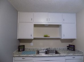 560 Estancia Dr NW-Unit -Unit D in Albuquerque, NM - Building Photo - Building Photo