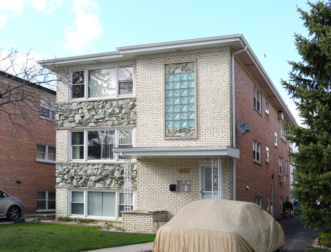 8526 W Catalpa Ave in Chicago, IL - Building Photo - Building Photo