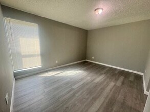 8300 Calmont Ave, Unit Office in Fort Worth, TX - Foto de edificio - Building Photo