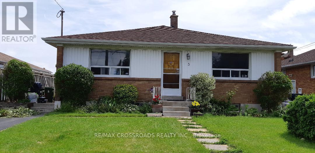 3 Sherwood Ave in Toronto, ON - Building Photo