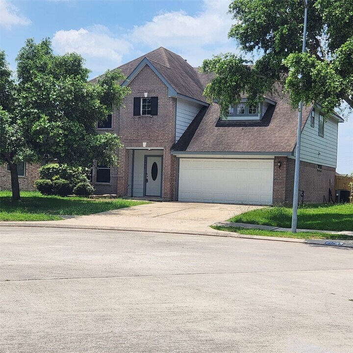 21755 Debray Dr in Spring, TX - Foto de edificio