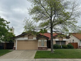 1422 Lorimer Way in Roseville, CA - Building Photo