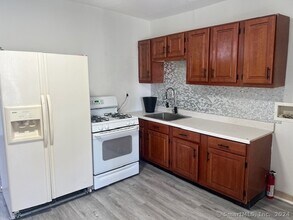 37-39 Elliott St, Unit 2R in Hartford, CT - Building Photo - Building Photo