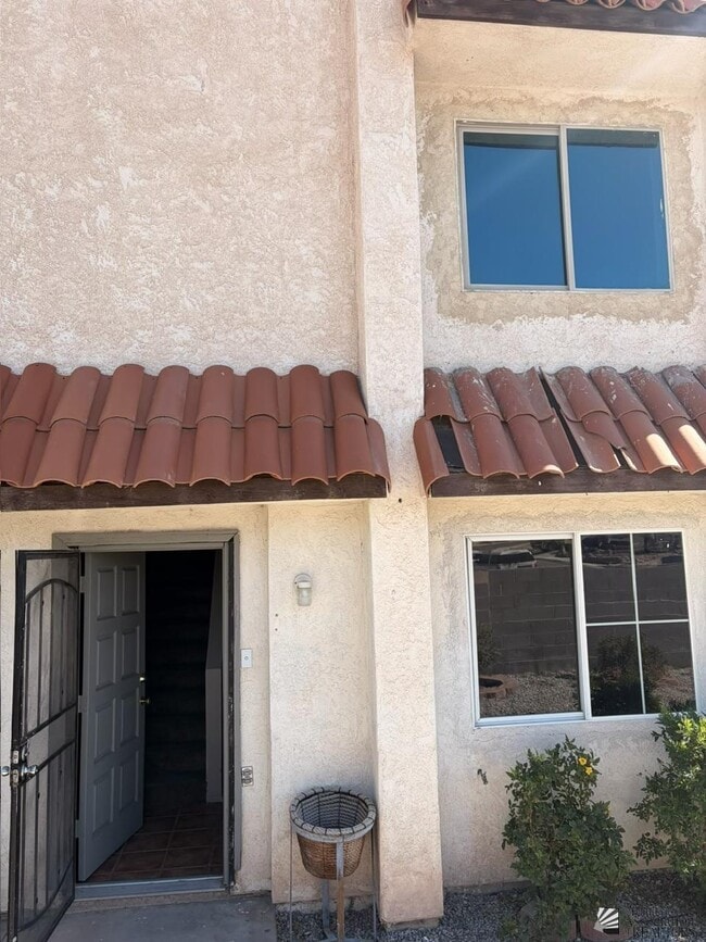 property at 1508 W 9th Pl
