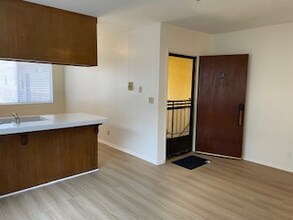 4040 W 130th St-Unit -9 in Hawthorne, CA - Foto de edificio - Building Photo