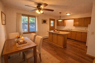 2402 Fremont Ave in Madison, WI - Building Photo