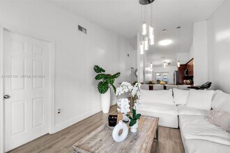 7531 W 29th Way in Hialeah, FL - Building Photo - Building Photo