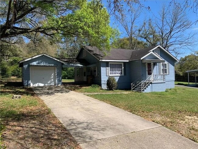 property at 1404 Stevens Ln
