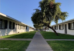 2021 W Hayward Ave in Phoenix, AZ - Building Photo - Building Photo