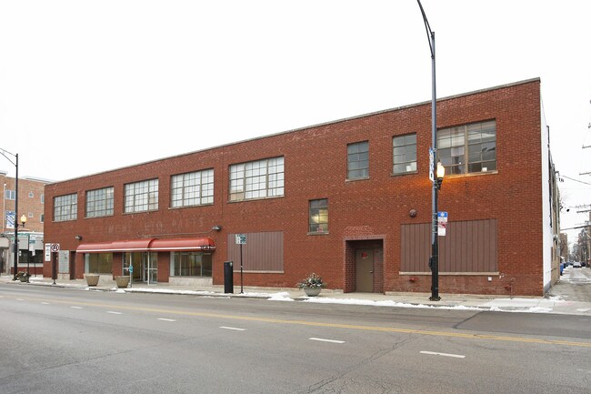 2416-2424 W Montrose Ave in Chicago, IL - Building Photo - Building Photo