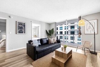 1200 Brickell Bay Dr in Miami, FL - Building Photo - Building Photo