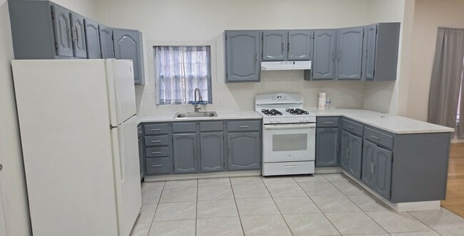 1110 Lake St, Unit 2 in Elmira, NY - Building Photo - Building Photo