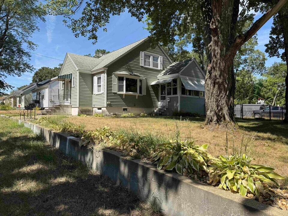 534 Vinton St in Manchester, NH - Building Photo