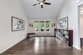 33 Highmount Ave in Warren, NJ - Foto de edificio - Building Photo