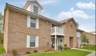 Deerfield Village Apartments in Oshkosh, WI - Building Photo