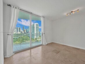 2475 Brickell Ave, Unit 2006 in Miami, FL - Building Photo - Building Photo