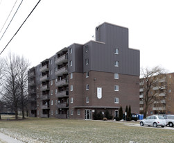Willow Road Apartments in Guelph, ON - Building Photo