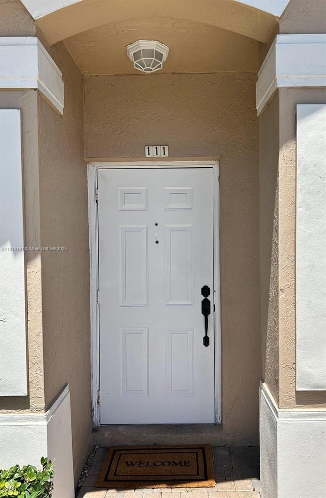 5737 NW 114th Path in Doral, FL - Building Photo - Building Photo