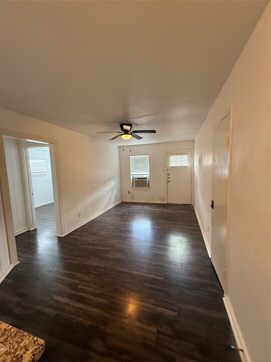 5010 Ennis St in Houston, TX - Building Photo