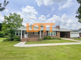 13045 Old White Horse Rd in Travelers Rest, SC - Building Photo