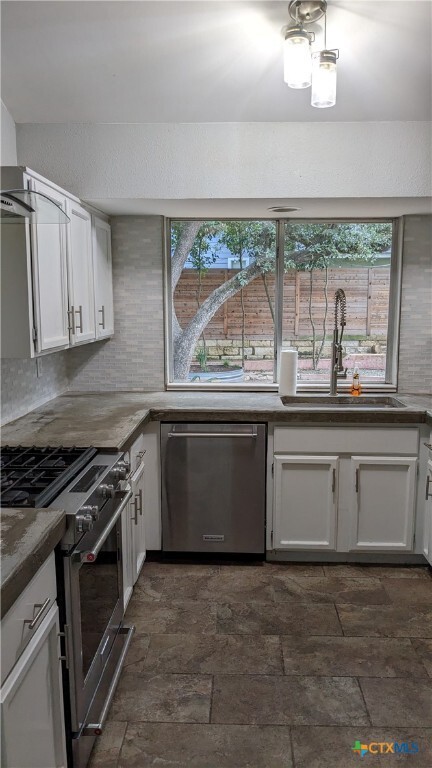 property at 2018 Ramona Cir