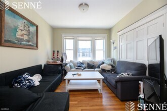 114 Elm St-Unit -Apt 2 in Cambridge, MA - Foto de edificio - Building Photo