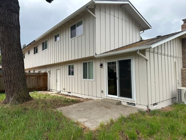 1685 S Bertelsen Rd in Eugene, OR - Building Photo - Building Photo