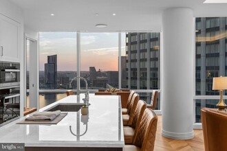 300 International Drive in Baltimore, MD - Building Photo - Building Photo