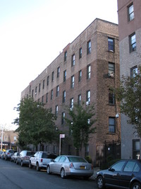 35-33 64th St in Flushing, NY - Foto de edificio - Building Photo