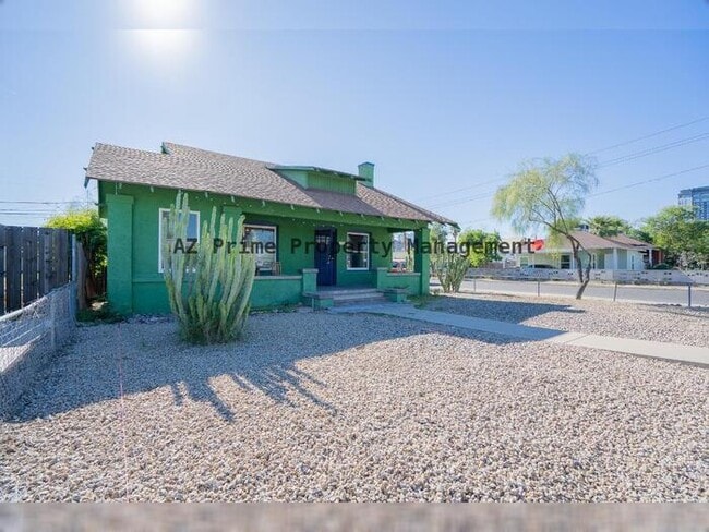 property at 1001 E Garfield St