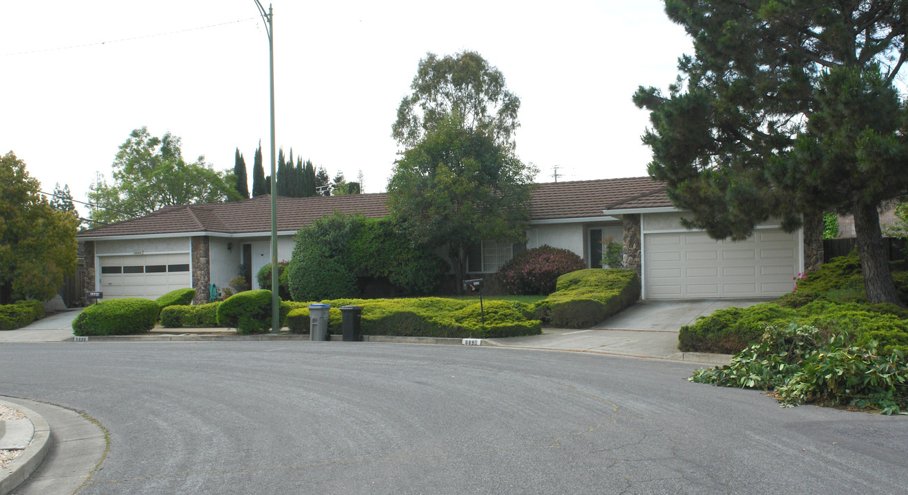 6886-6890 Rutherford Ave in San Jose, CA - Foto de edificio