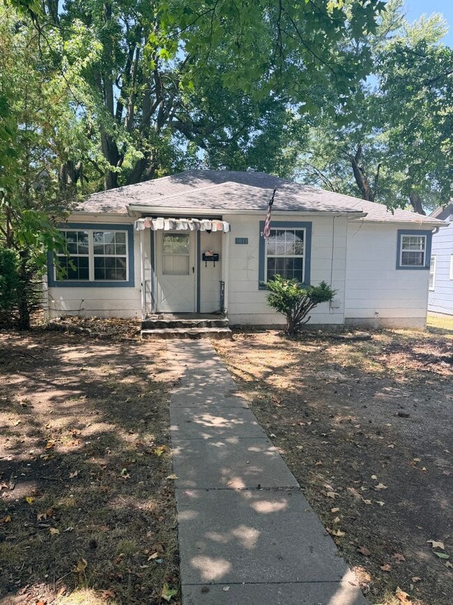 property at 1011 S Rinker Ave