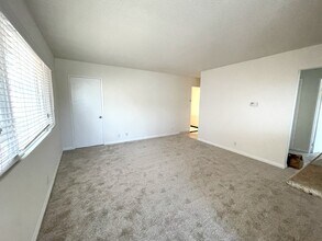 1126 Cypress Ave, Unit 2 in Hermosa Beach, CA - Foto de edificio - Building Photo