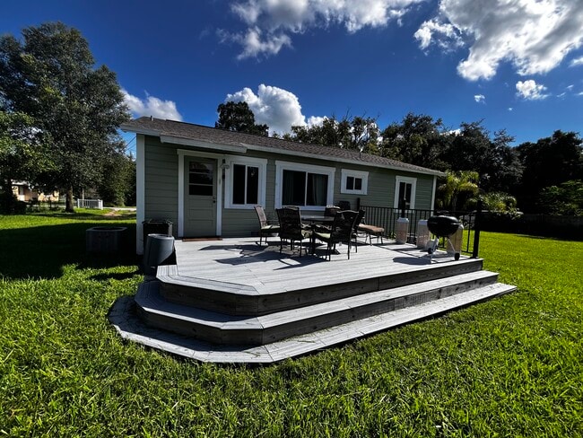 37727 Poinsettia Ave in Dade City, FL - Building Photo - Building Photo