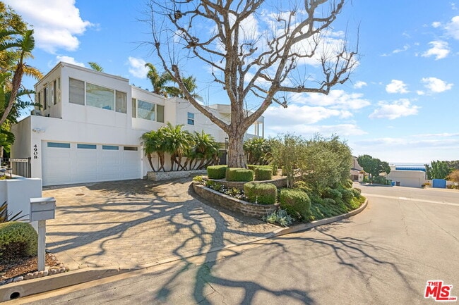 4908 Bunnie Ln in Malibu, CA - Building Photo - Building Photo