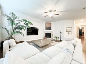 1236 Ponca St in Carrollton, TX - Foto de edificio - Building Photo